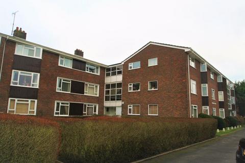 2 bedroom apartment to rent, Drake Avenue, Worthing