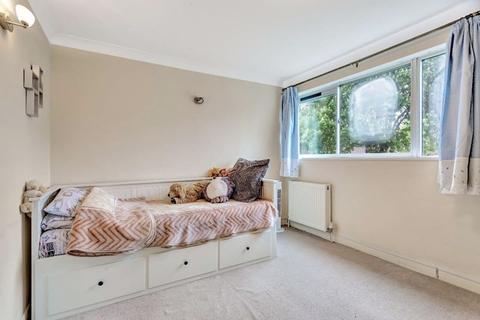 87 Homefield Park, Sutton, SM1 2DY