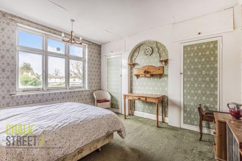 12 Compton Avenue, Romford, RM2 6ET