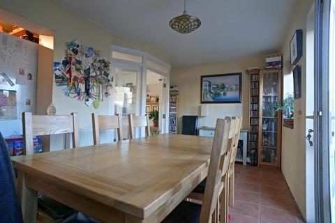 27 Mount Avenue, London, E4 6SY