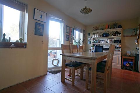 27 Mount Avenue, London, E4 6SY