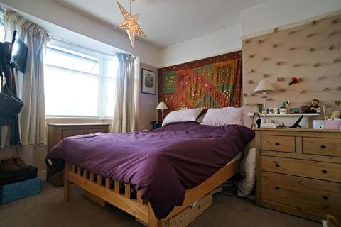 27 Mount Avenue, London, E4 6SY