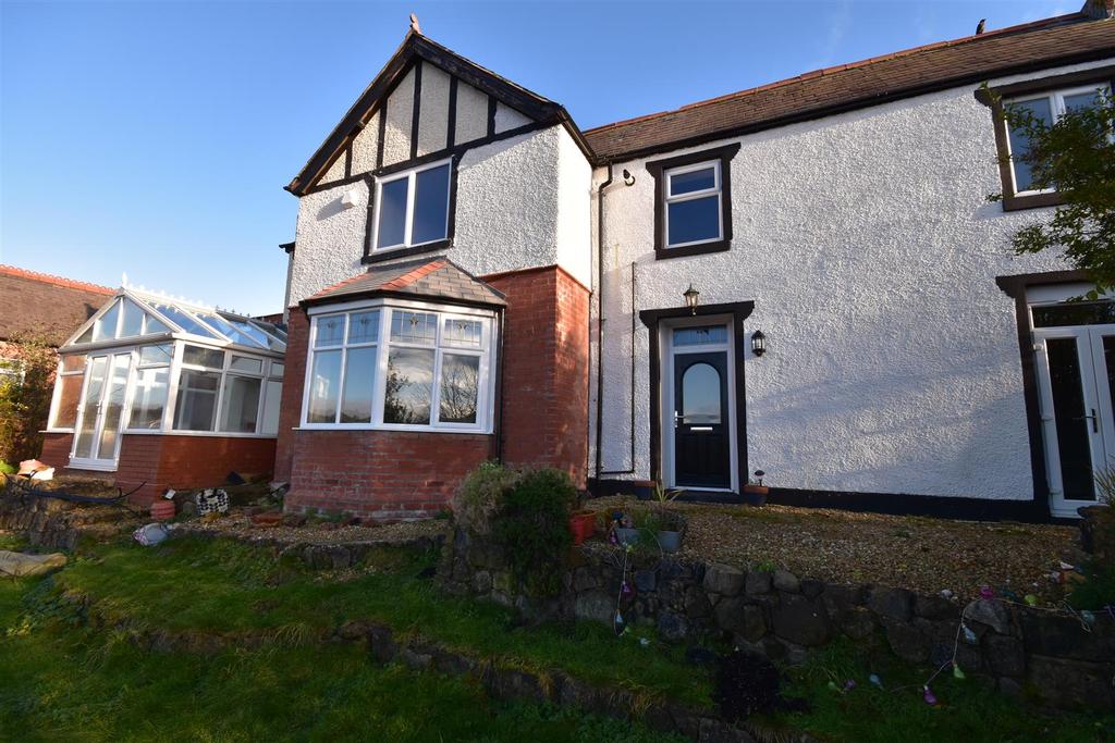 King Street, Cefn Mawr, Wrexham 3 bed detached house £225,000
