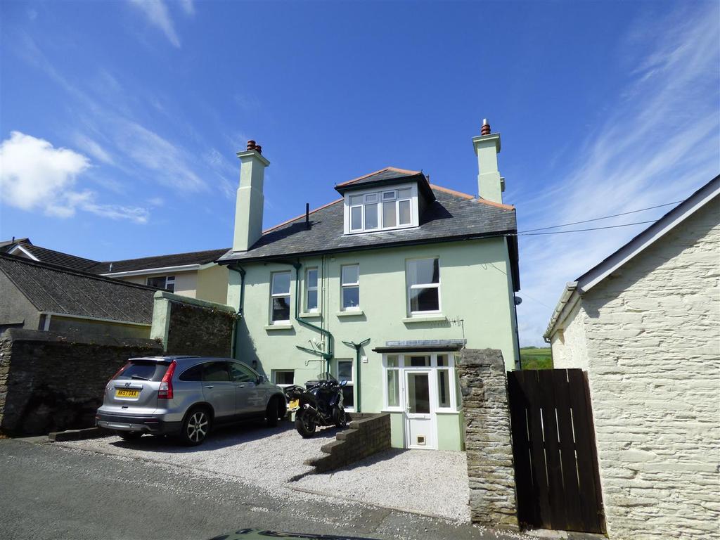 Westville Hill, Kingsbridge 2 bed flat £675 pcm (£156 pw)