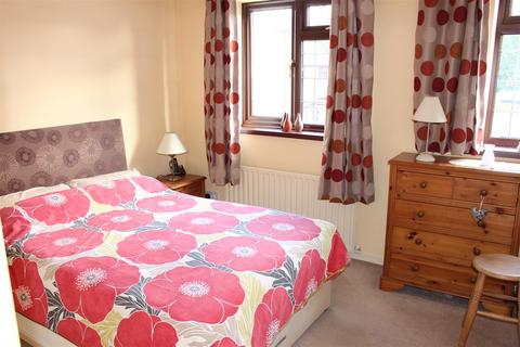 10 Fielding Close, Atherstone, CV9 3SN