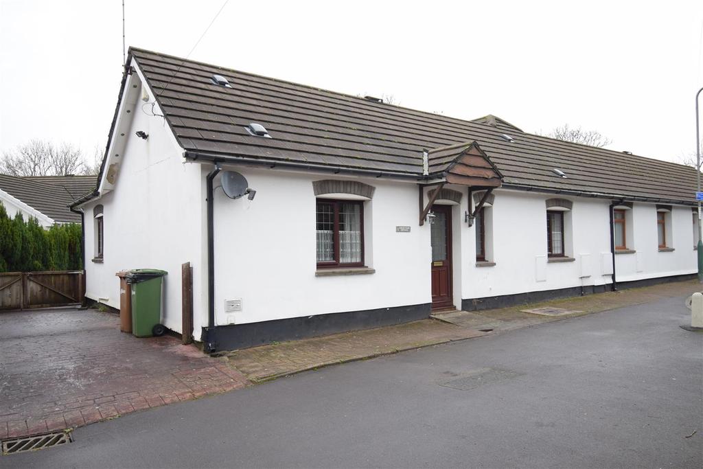 Old Bedwas Road, Porset, Caerphilly 2 bed semidetached bungalow £235,000