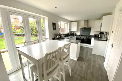 8 Home Close, Grange Park, Northampton, NN4 5BL