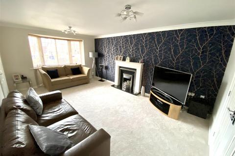 8 Home Close, Grange Park, Northampton, NN4 5BL