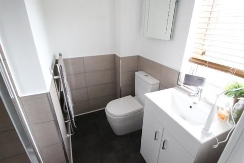 8 Home Close, Grange Park, Northampton, NN4 5BL