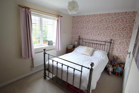 8 Home Close, Grange Park, Northampton, NN4 5BL