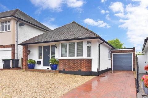 86 Dukes Avenue, Theydon Bois, Epping, CM16 7HF