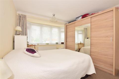 86 Dukes Avenue, Theydon Bois, Epping, CM16 7HF