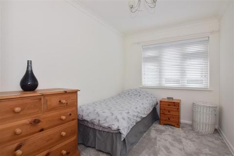 86 Dukes Avenue, Theydon Bois, Epping, CM16 7HF