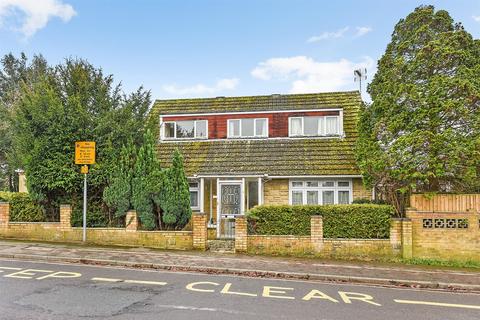 2 Beech Walk, Andover, SP10 3PG