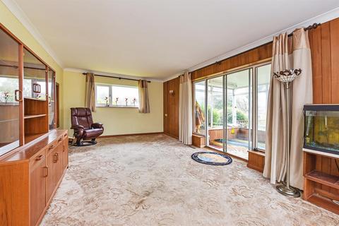 2 Beech Walk, Andover, SP10 3PG