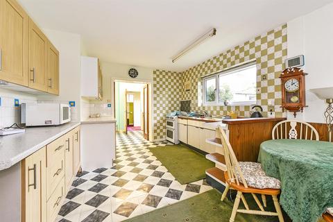 2 Beech Walk, Andover, SP10 3PG