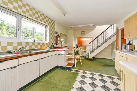2 Beech Walk, Andover, SP10 3PG