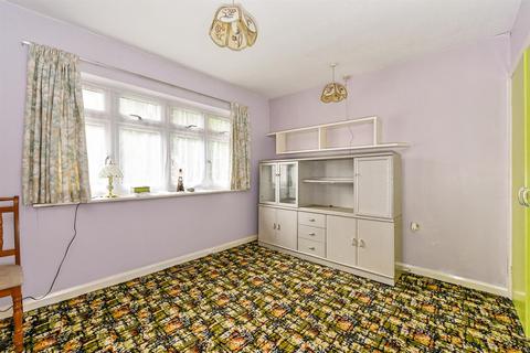 2 Beech Walk, Andover, SP10 3PG