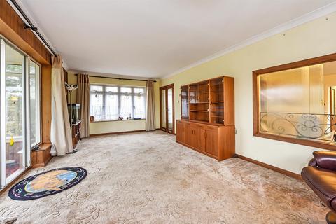 2 Beech Walk, Andover, SP10 3PG