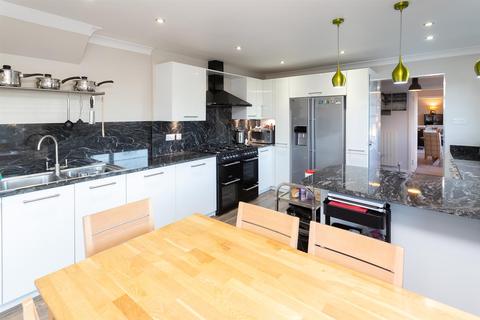 1 Craigie Knowes Avenue, Perth, PH2 0DL