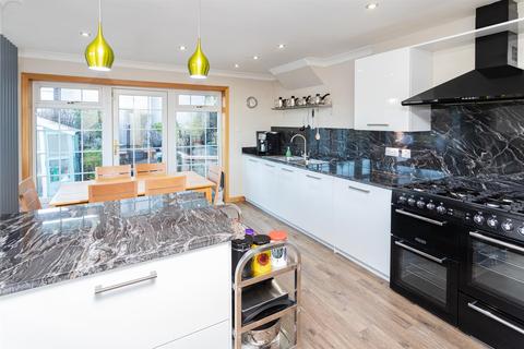 1 Craigie Knowes Avenue, Perth, PH2 0DL