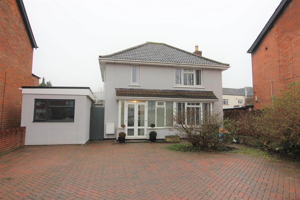 Elmbridge Road, Gloucester 3 bed detached house £350,000