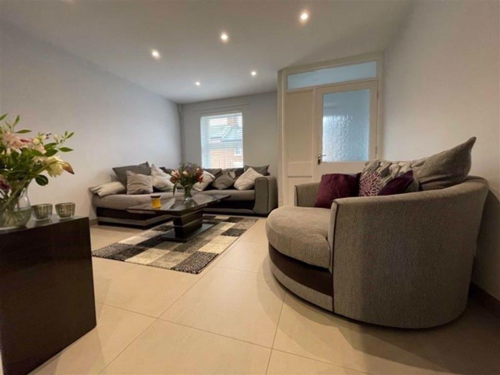Radcliffe Road, Hitchin, SG5 2 bed terraced house £375,000
