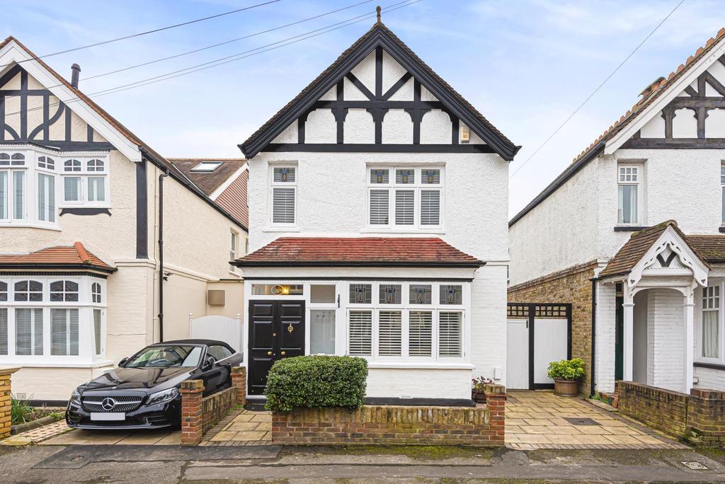 Weston Park, Thames Ditton, KT7 3 bed detached house £995,000