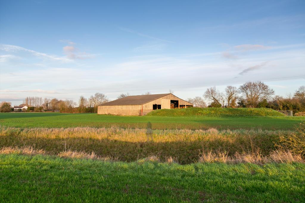 Kington Road, OldburyonSevern... 5 bed property with land £395,000