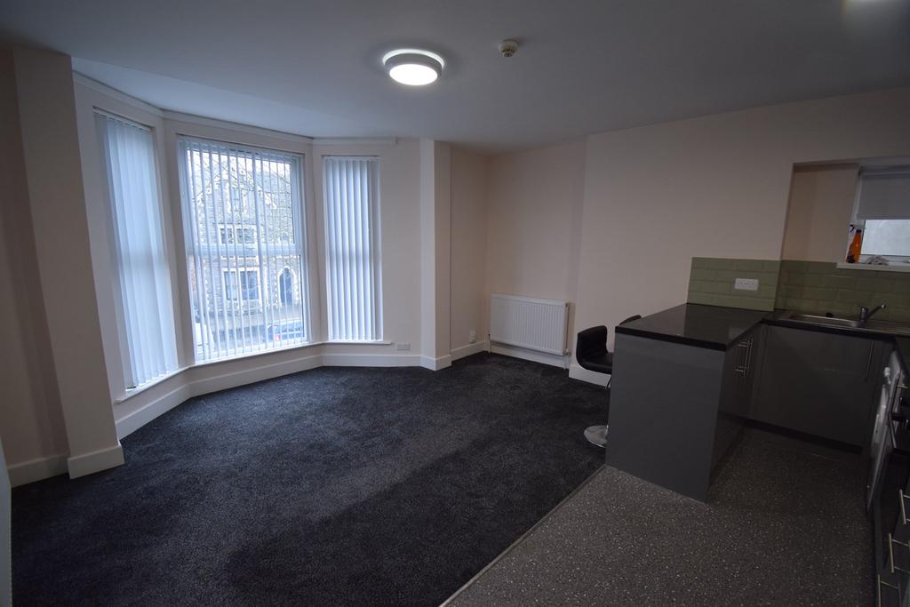 Oakfield Street, Cardiff 2 bed property £795 pcm (£183 pw)