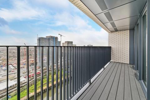 3 bedroom apartment to rent, Corson House, London City Island, E14 0TP
