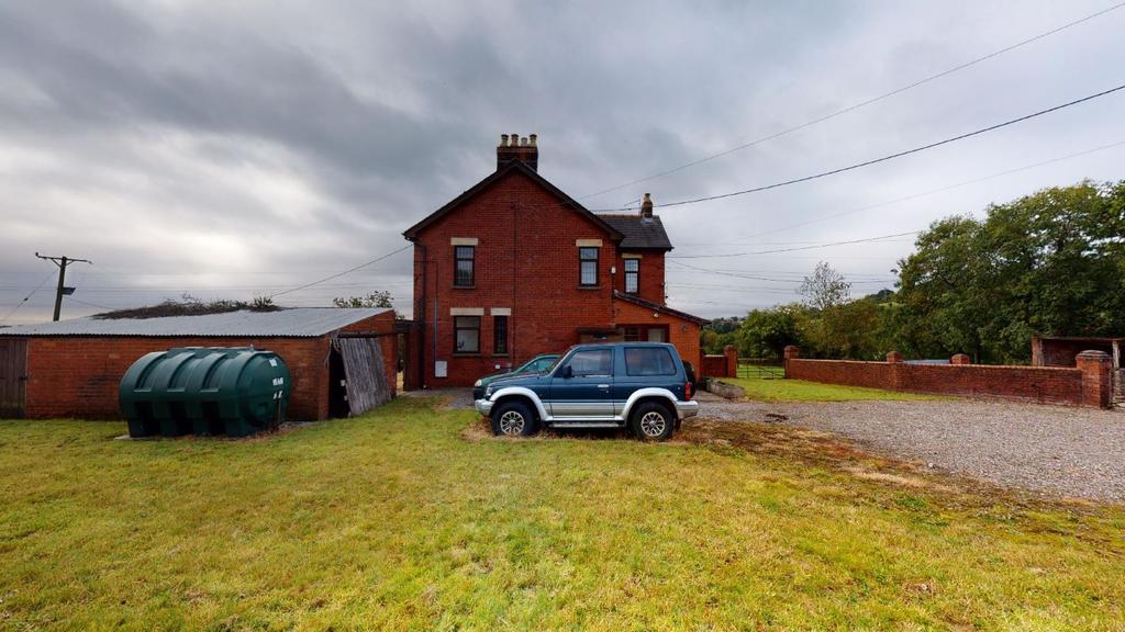 Cefn Perthy Farm, Henllys Way, Coed Eva, Cwmbran, NP44 7AF 4 bed farm