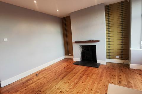 2 bedroom terraced house to rent, Cromwell Road, Salford, M6 6DE