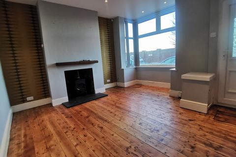 2 bedroom terraced house to rent, Cromwell Road, Salford, M6 6DE