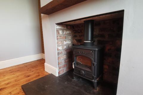 2 bedroom terraced house to rent, Cromwell Road, Salford, M6 6DE