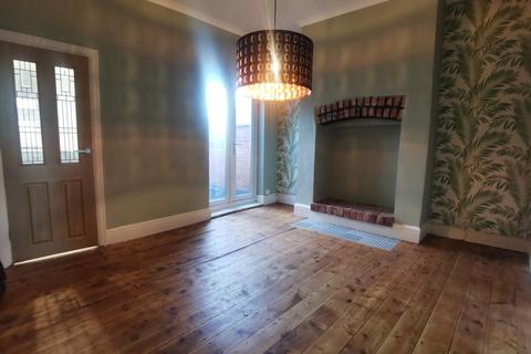 2 bedroom terraced house to rent, Cromwell Road, Salford, M6 6DE