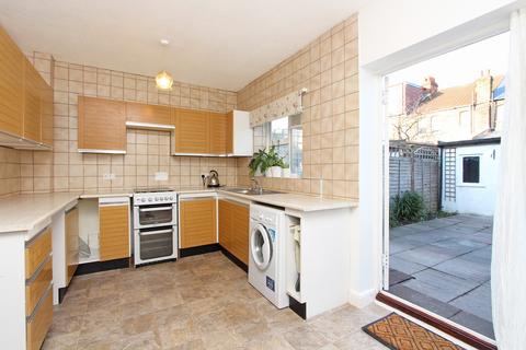 18 Julien Road, London, W5 4XA