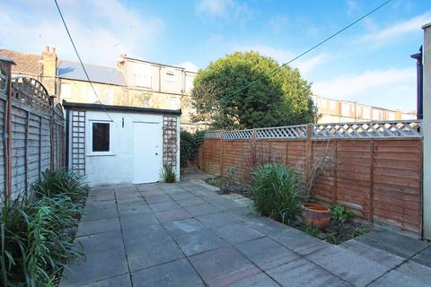 18 Julien Road, London, W5 4XA