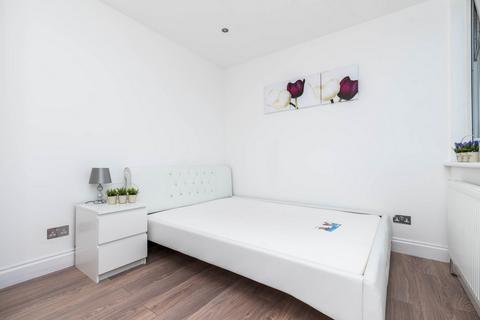 1 bedroom in a house share to rent, Flat 2, Ruscoe Road, Canning Town, E16