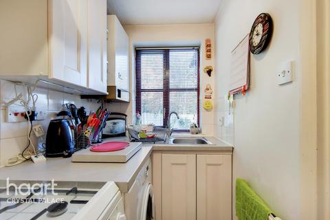 8 Copper Close, London, SE19 2RF