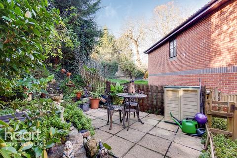 8 Copper Close, London, SE19 2RF