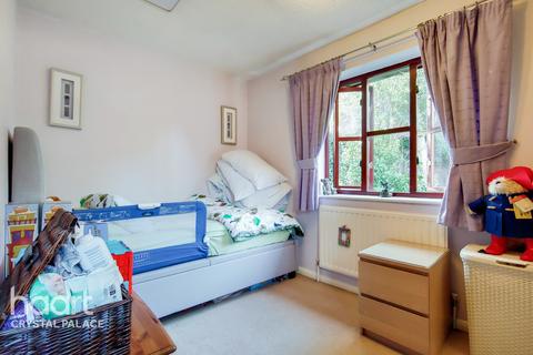 8 Copper Close, London, SE19 2RF