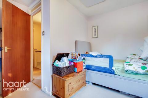 8 Copper Close, London, SE19 2RF