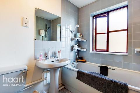 8 Copper Close, London, SE19 2RF