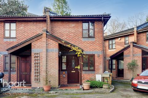 8 Copper Close, London, SE19 2RF