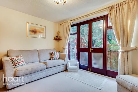 8 Copper Close, London, SE19 2RF