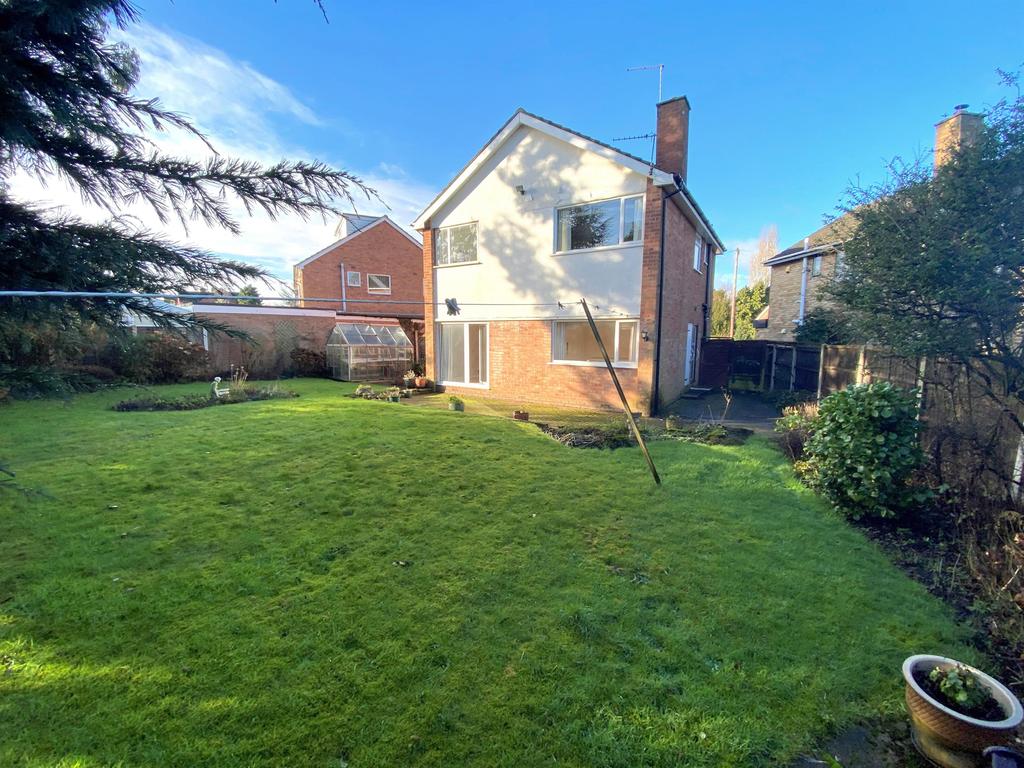 Benson Close, Lichfield 3 bed detached house £324,950