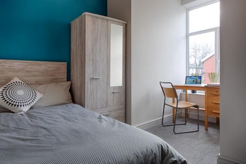 7 bedroom house share to rent - Heywood Street, Bury, BL9