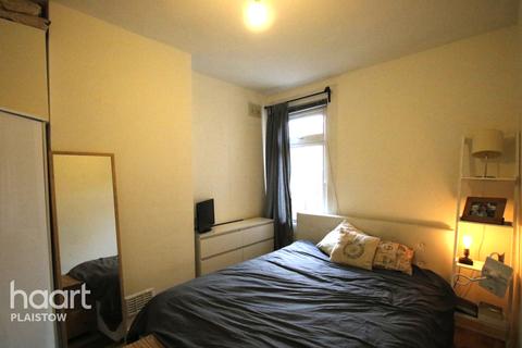 109 Cambus Road, London, E16 4AX