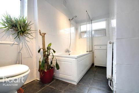 109 Cambus Road, London, E16 4AX
